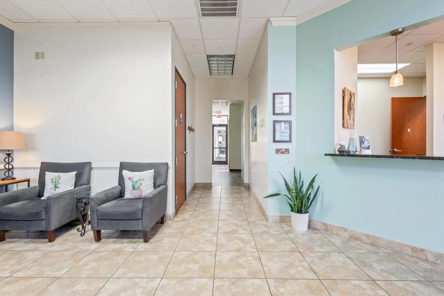 More Photos Of 16515 S 40th St, Phoenix Office For Sale