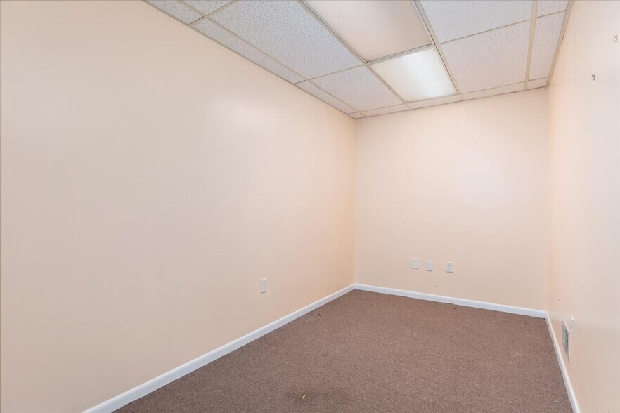 More Photos Of 11 Water St, Front Royal Loft Creative Space For Lease