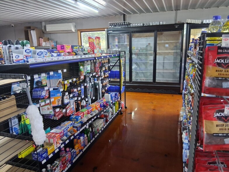 More Photos Of 2013 Tennessee St, Westpoint General Retail For Sale