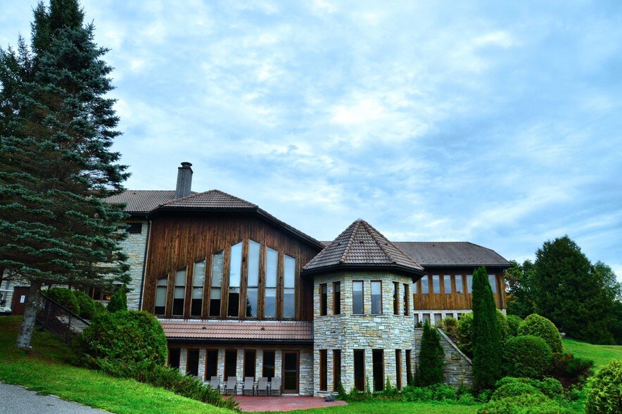 Primary Photo Of 2255 Rte 327, Grenville-sur-la-rouge Hotel For Sale