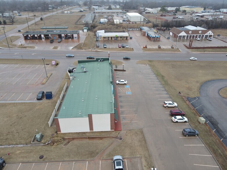 More Photos Of 2108 S Division St, Guthrie Storefront For Lease