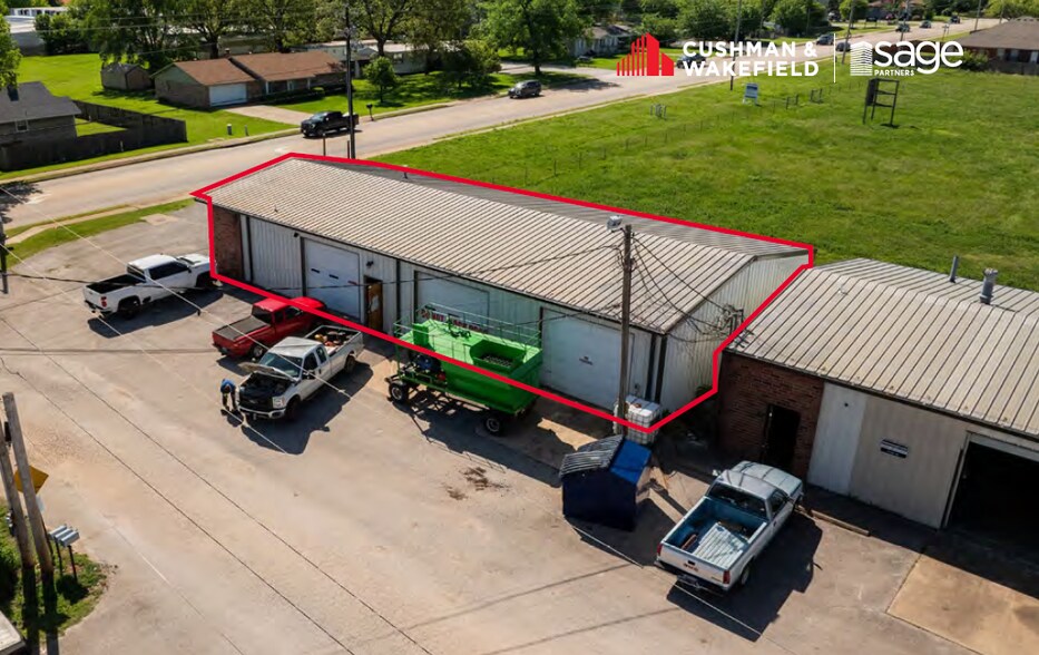 More Photos Of 422 S 40th St, Springdale Unknown For Lease