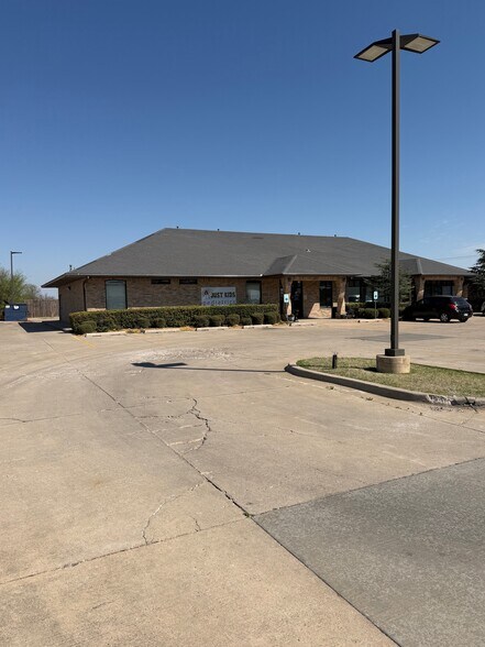 More Photos Of 2921 SW 89th St, Oklahoma City Freestanding For Sale