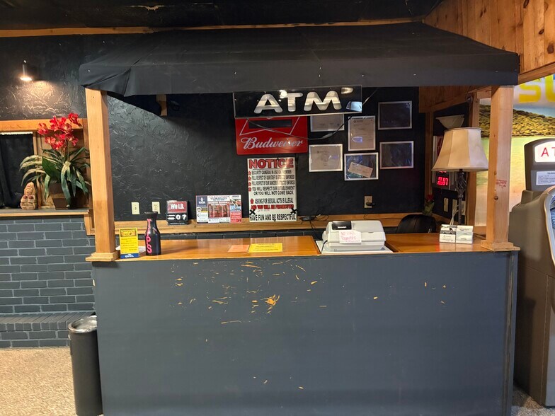 More Photos Of 1704 E Hwy 70, Kingston Bar For Sale