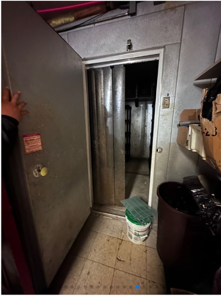 More Photos Of 3927 Dixie Hwy, Louisville Restaurant For Sale