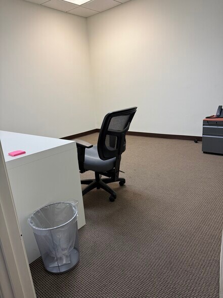 More Photos Of 16430-16438 Vanowen St, Van Nuys Medical For Lease