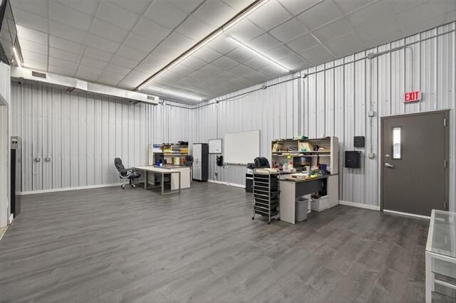 More Photos Of 3050 E Parkway St, Groves Showroom For Sale