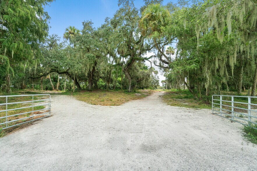More Photos Of 8237-8275 Highway 441 SE, Okeechobee Land For Sale