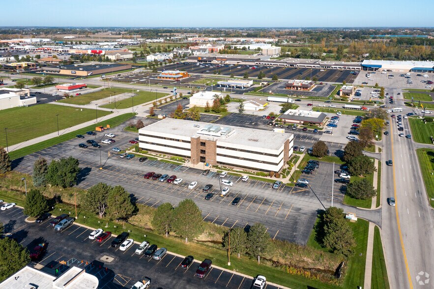 More Photos Of 4901 Towne Centre Rd, Saginaw Office For Sale