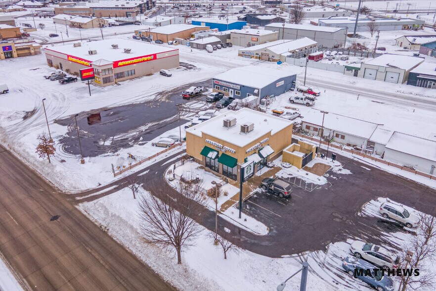 More Photos Of 2016 S Hastings Way, Eau Claire Freestanding For Sale