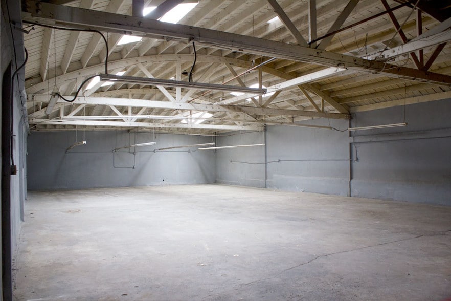 More Photos Of 3356 E 14th St, Los Angeles Warehouse For Lease