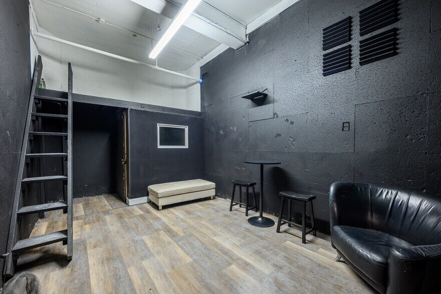 More Photos Of 86-90 Forrest St, Jersey City Warehouse For Lease