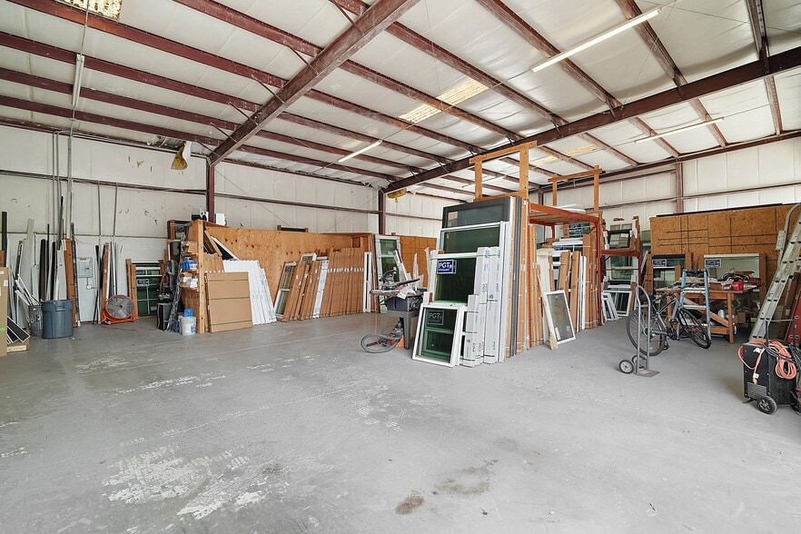 More Photos Of 1262 Commons Ct, Clermont Warehouse For Lease