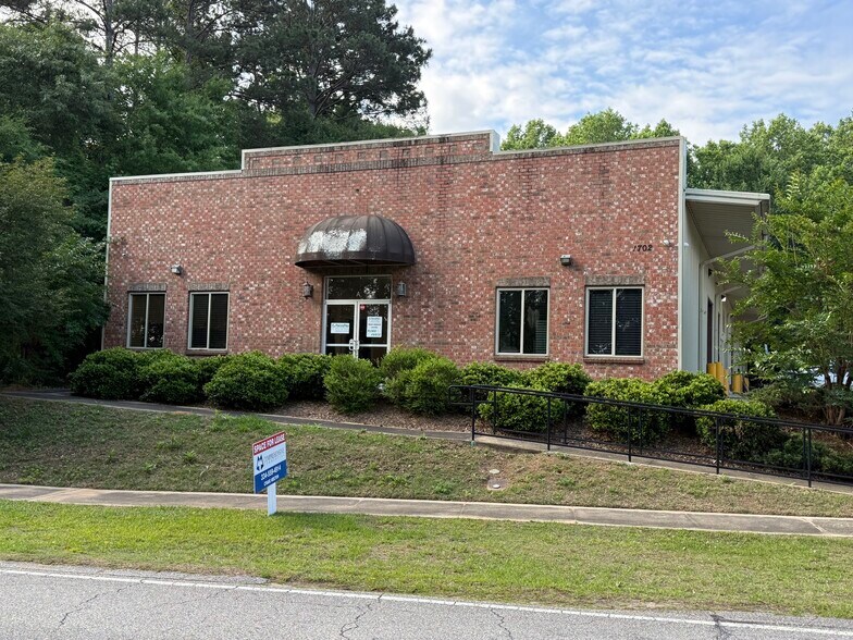 Primary Photo Of 1702 Saugahatchee Rd, Auburn Service For Lease