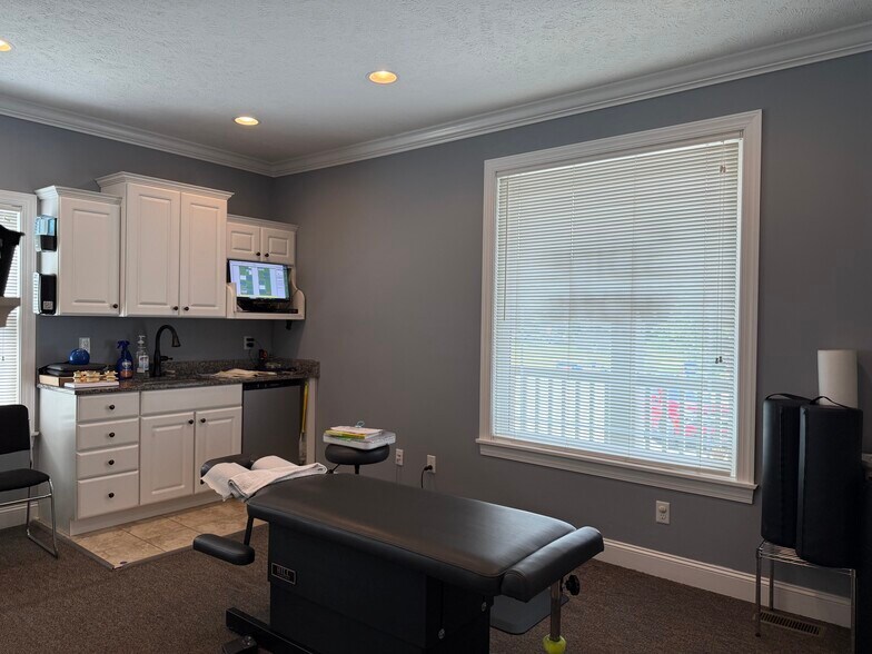 More Photos Of 6000 Coombs Farm Dr, Morgantown Office For Lease