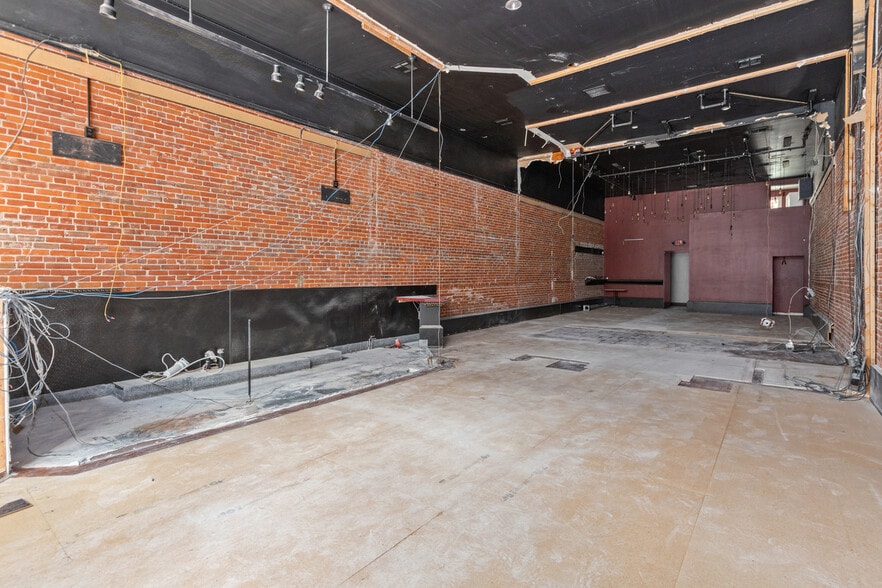 More Photos Of 827-835 4th Ave, San Diego Storefront For Lease