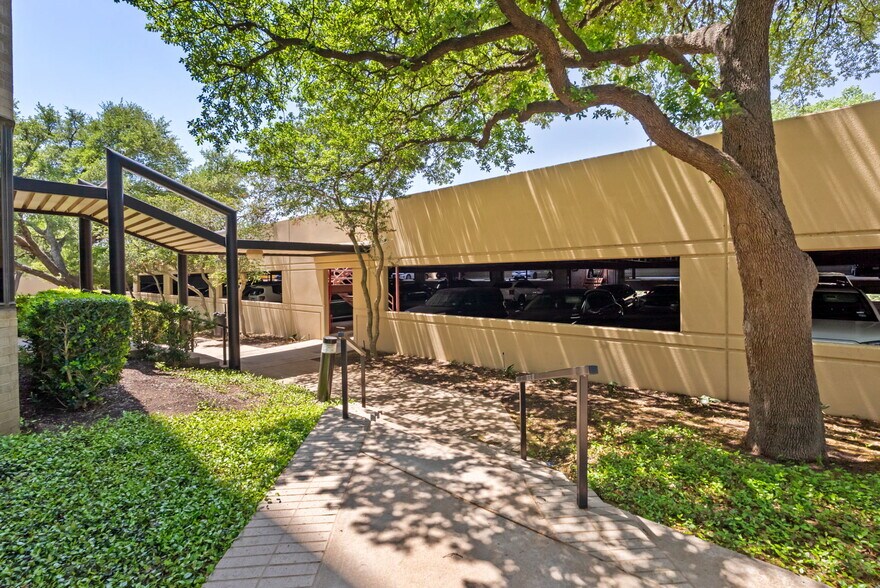 More Photos Of 6300 La Calma Dr, Austin Office For Lease