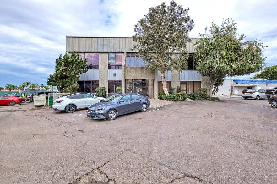 More Photos Of 5959 Mission Gorge Rd, San Diego Office For Sale
