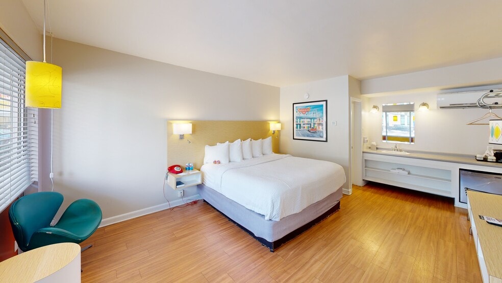 Primary Photo Of 611 W Oglethorpe Ave, Savannah Hotel For Sale