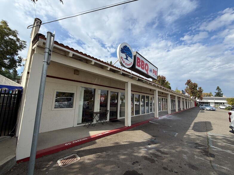 More Photos Of 2326 Fair Oaks Blvd, Sacramento Storefront For Lease