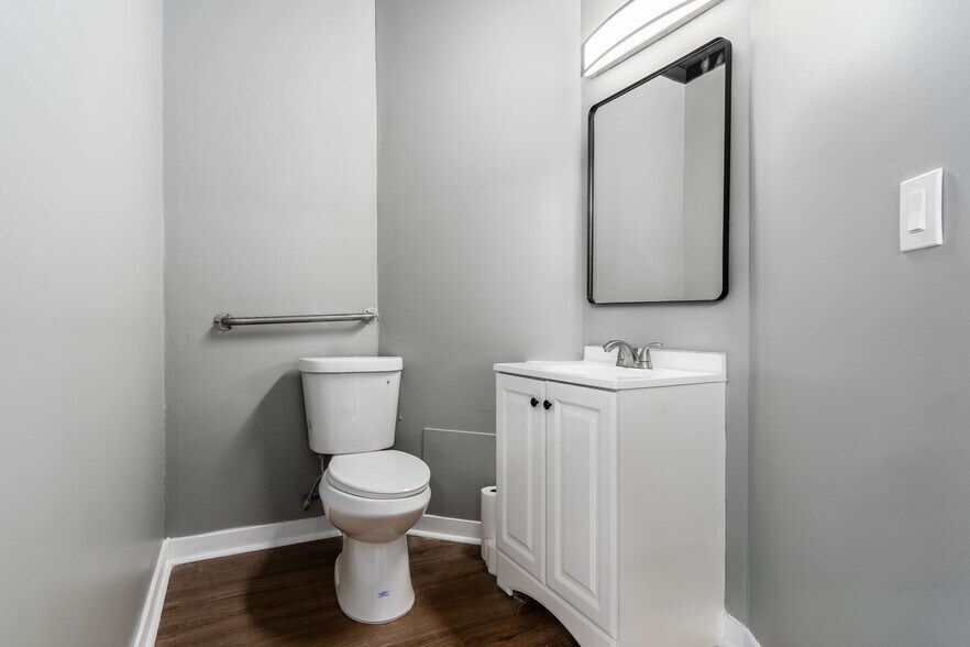 More Photos Of 984 High St, Harrisburg Restaurant For Sale