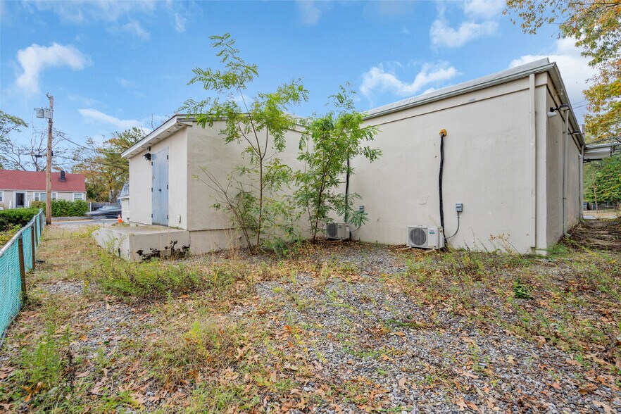 More Photos Of 736 Mantoloking Rd, Brick Storefront For Sale