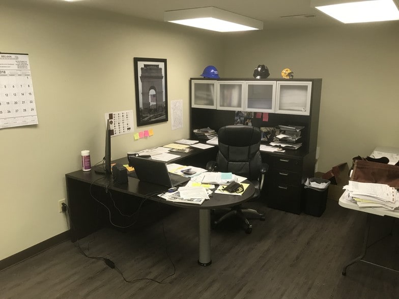 More Photos Of 876 Montreal Rd, Clarkston Warehouse For Lease