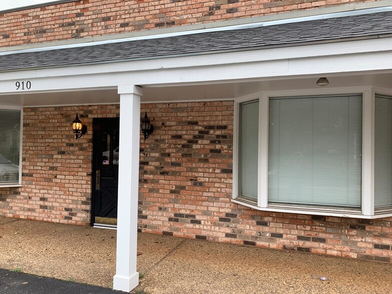 Primary Photo Of 908 North St, Nacogdoches Office For Lease