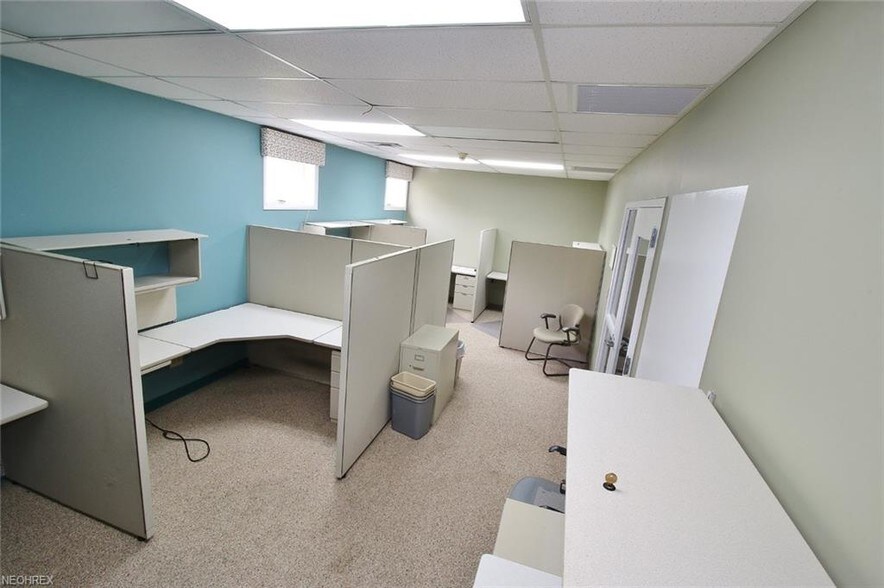 More Photos Of 172 S Friendship Dr, New Concord Medical For Sale