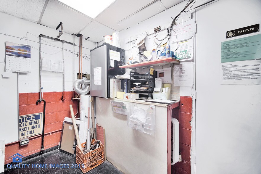 More Photos Of 6859 S Damen Ave, Chicago Auto Repair For Sale
