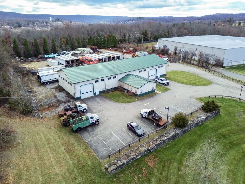 More Photos Of 10 Park Dr, Franklin Warehouse For Lease