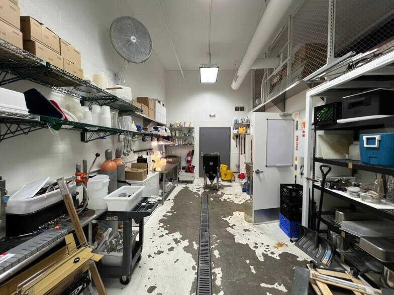 More Photos Of 1401-1431 Northern Ct, Madison General Retail For Sale