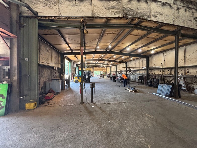 More Photos Of 424 Shelton Rd, West Columbia Warehouse For Sale