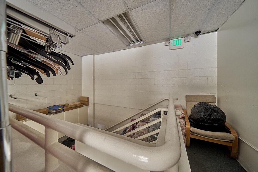 More Photos Of 1100 S San Pedro St, Los Angeles Storefront For Sale