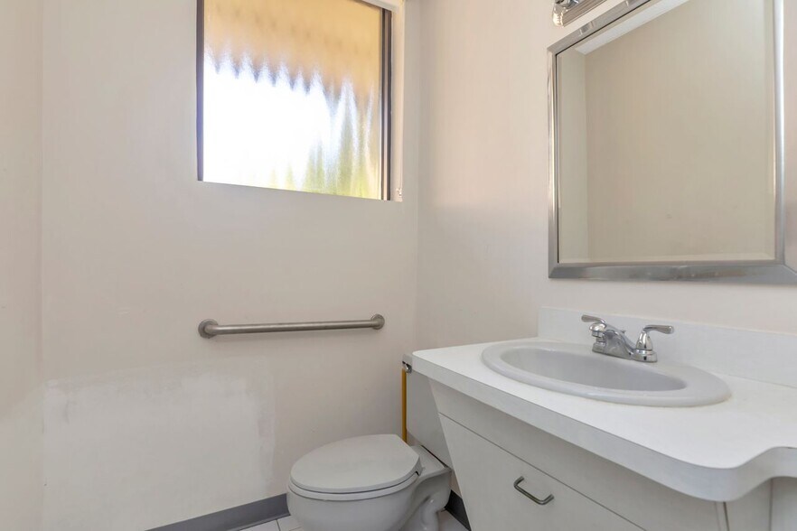 More Photos Of 1201 S Myrtle Ave, Clearwater Medical For Sale