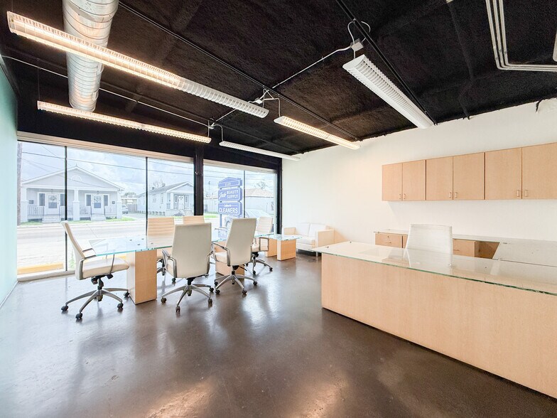 More Photos Of 1120 Lafayette St, Gretna Showroom For Lease