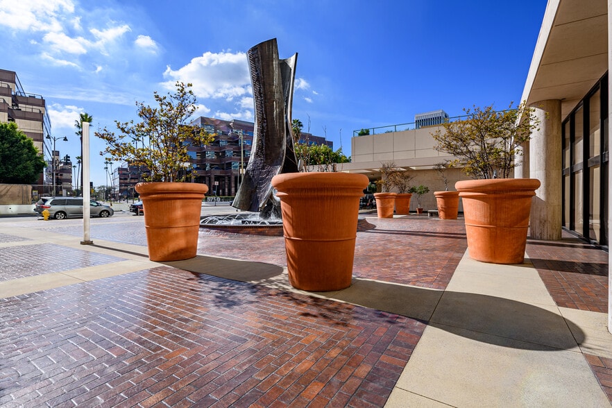 More Photos Of 5757 Wilshire Blvd, Los Angeles Office For Lease