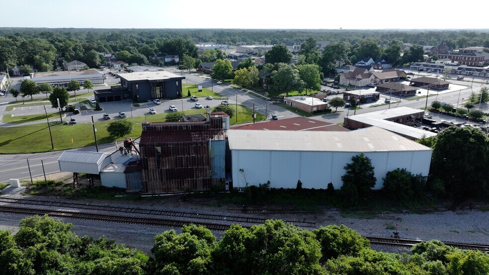 More Photos Of 130 2nd St W, Tifton Distribution For Sale