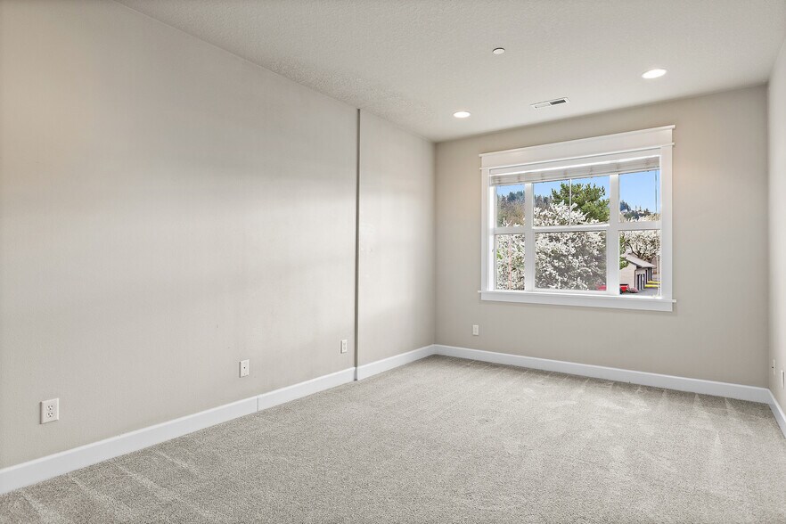More Photos Of 9414 SE Causey Ave, Happy Valley Apartments For Sale