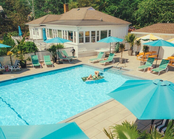 More Photos Of 741 Ocean Blvd, Rye Hotel For Sale