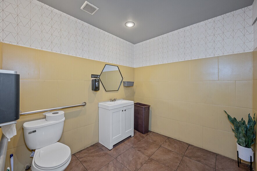 More Photos Of 126 W Sixth St, Cincinnati Apartments For Lease