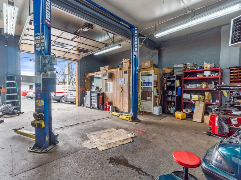 More Photos Of 305 S Michigan Ave, Kenilworth Industrial For Sale