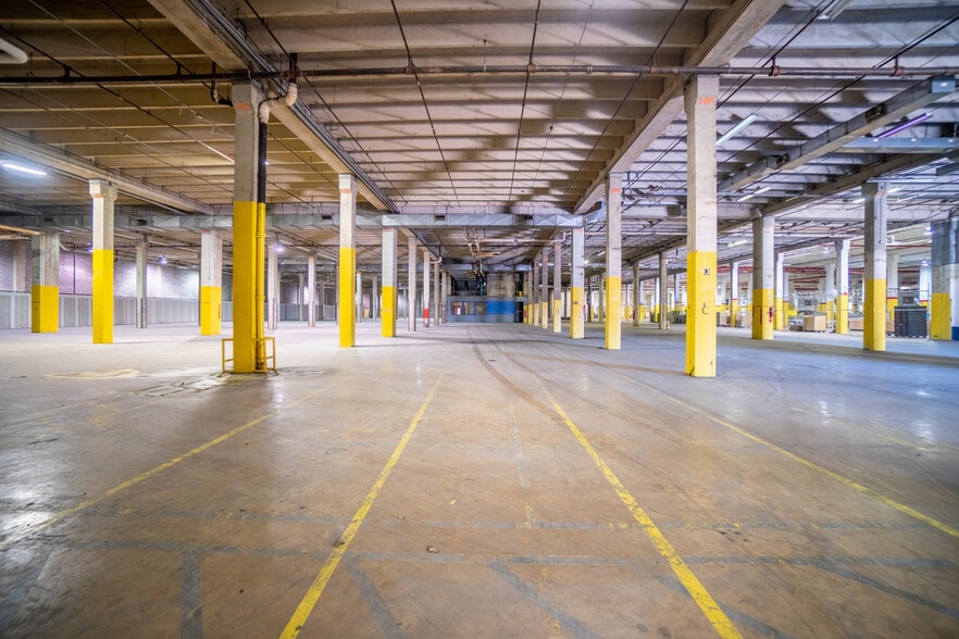 More Photos Of 3456 Meyers Rd, Memphis Distribution For Lease