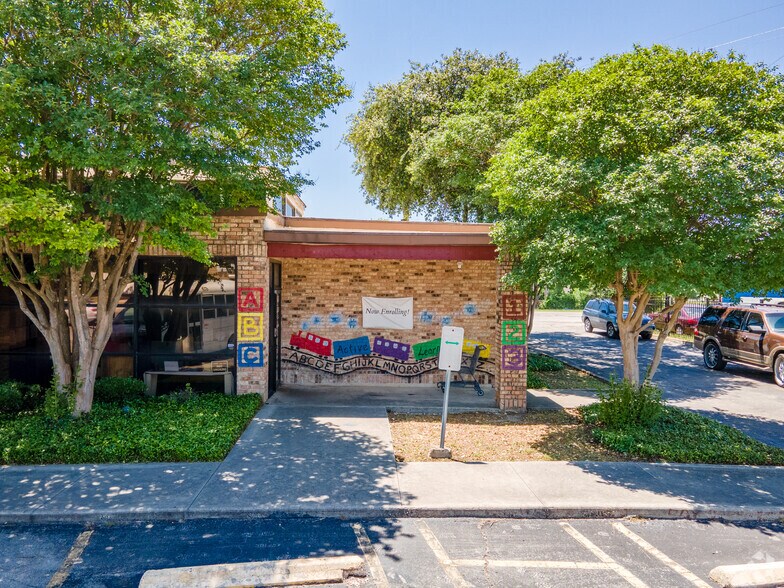 More Photos Of 903 S WW White Rd, San Antonio Loft Creative Space For Sale