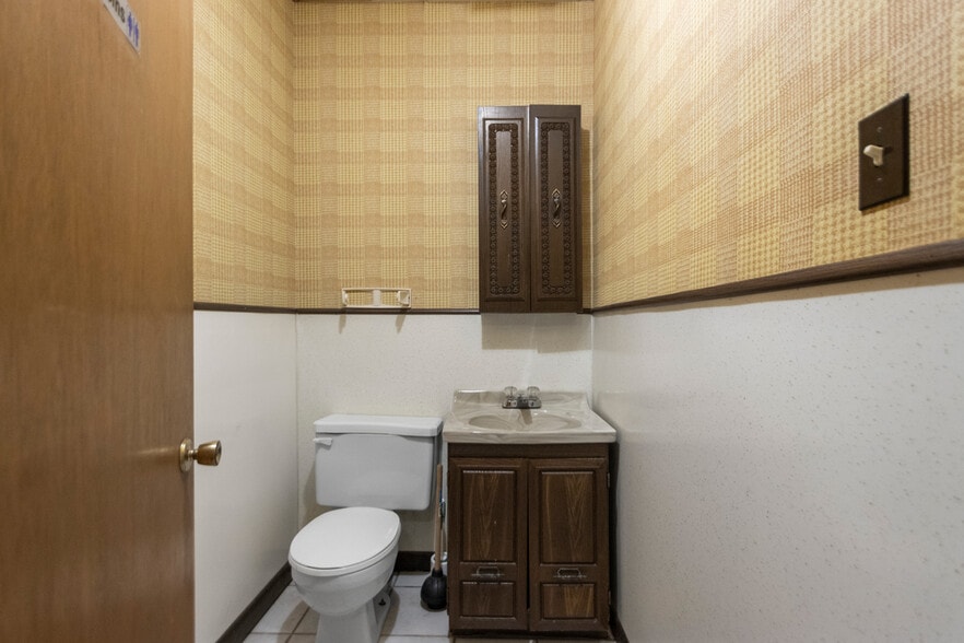 More Photos Of 201 SW 3rd St, Bryant Religious Facility For Sale