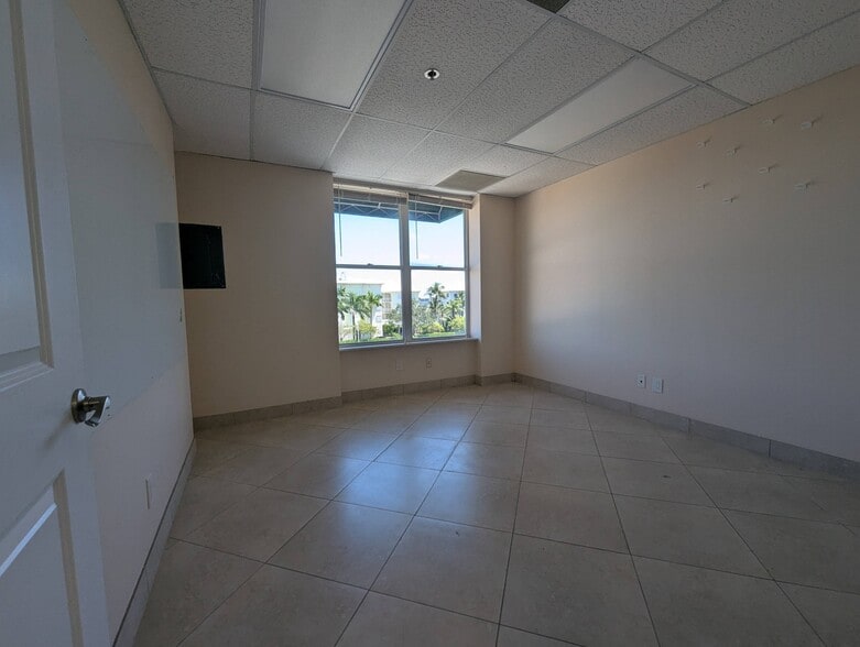 More Photos Of 701 NW Federal Hwy, Stuart Medical For Lease