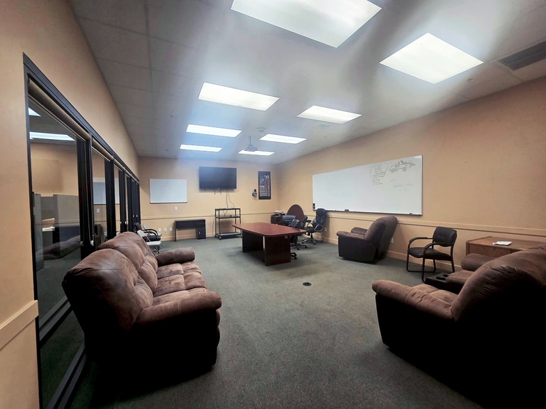 More Photos Of 3906 Kristi Ct, Sacramento Warehouse For Lease