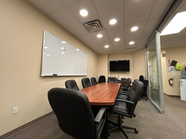 More Photos Of 11812-11820 121 St NW, Edmonton Office For Sale