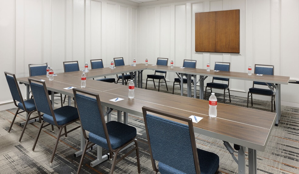 More Photos Of 4960 Towne Centre Rd, Saginaw Hotel For Sale