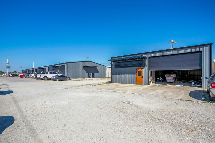 More Photos Of 3019 Keller Hicks Rd, Fort Worth Unknown For Lease